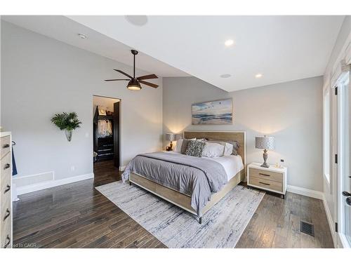 535 Locust Street, Burlington, ON - Indoor Photo Showing Bedroom
