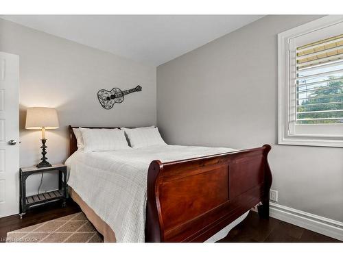 2 Lynnwood Avenue, Grimsby, ON - Indoor Photo Showing Bedroom