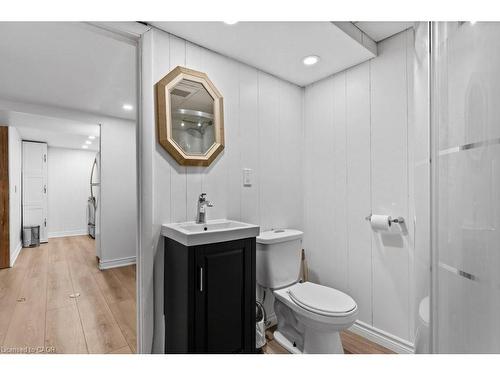 2 Lynnwood Avenue, Grimsby, ON - Indoor Photo Showing Bathroom
