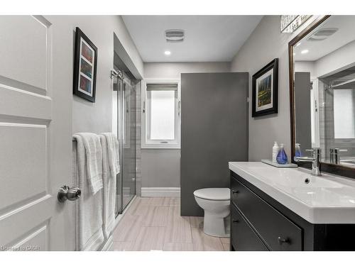 2 Lynnwood Avenue, Grimsby, ON - Indoor Photo Showing Bathroom