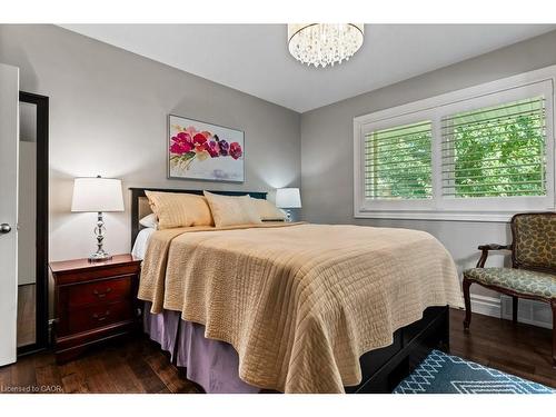 2 Lynnwood Avenue, Grimsby, ON - Indoor Photo Showing Bedroom