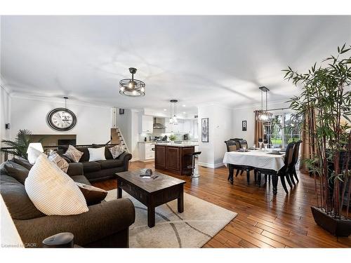 46 Summerlea Avenue, Welland, ON - Indoor Photo Showing Living Room