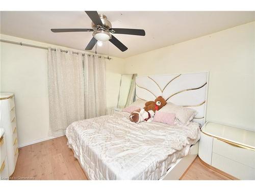 78 Horning Drive, Hamilton, ON - Indoor Photo Showing Bedroom
