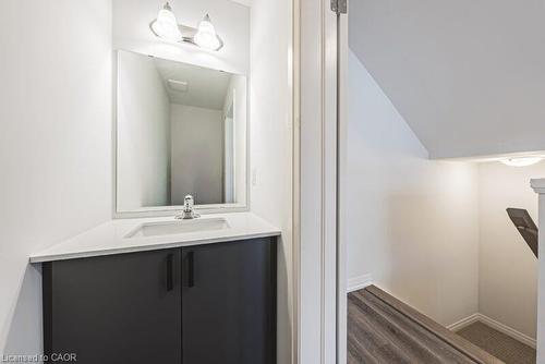 141-155 Equestrian Way, Cambridge, ON - Indoor Photo Showing Bathroom