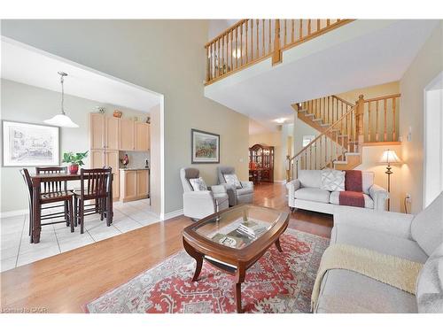 127-2125 Itabashi Way, Burlington, ON - Indoor Photo Showing Living Room
