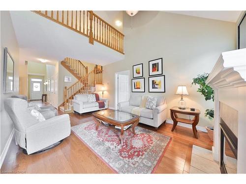 127-2125 Itabashi Way, Burlington, ON - Indoor Photo Showing Living Room