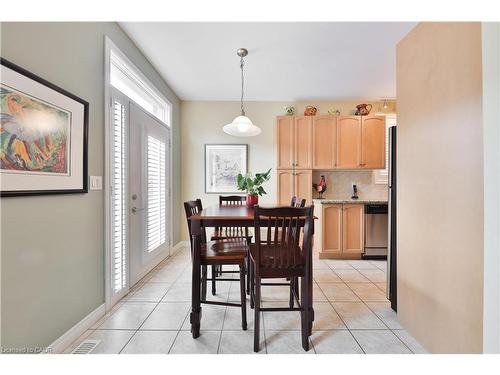 127-2125 Itabashi Way, Burlington, ON - Indoor Photo Showing Dining Room