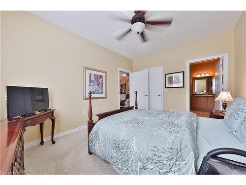 127-2125 Itabashi Way, Burlington, ON - Indoor Photo Showing Bedroom