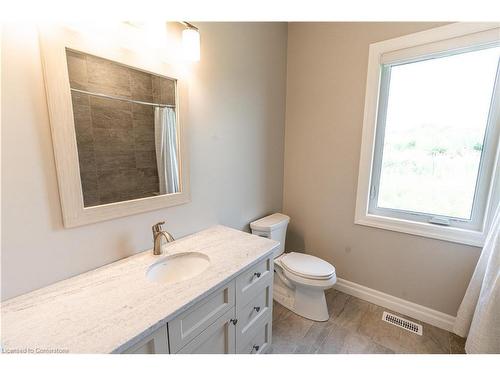 21 Hudson Drive, Brantford, ON - Indoor Photo Showing Bathroom