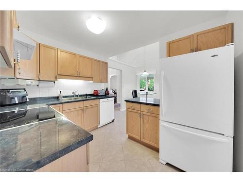 4106 Butternut Court, Vineland, ON - Indoor Photo Showing Kitchen With Double Sink