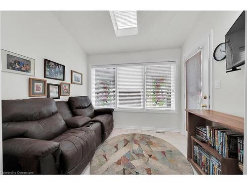 4106 Butternut Court, Vineland, ON - Indoor Photo Showing Living Room