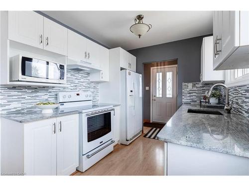 2 Melody Court, Hamilton, ON - Indoor Photo Showing Kitchen