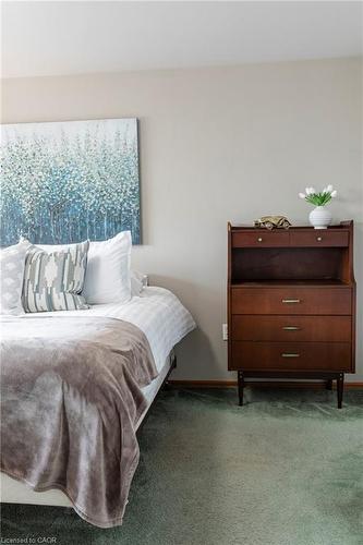 2 Melody Court, Hamilton, ON - Indoor Photo Showing Bedroom