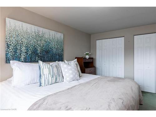 2 Melody Court, Hamilton, ON - Indoor Photo Showing Bedroom