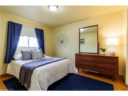 2 Melody Court, Hamilton, ON - Indoor Photo Showing Bedroom