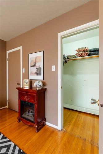 2 Melody Court, Hamilton, ON - Indoor Photo Showing Other Room