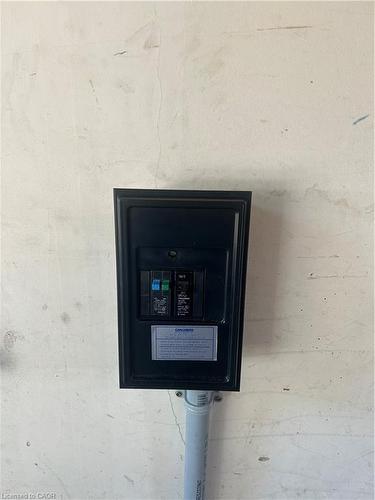 2 Melody Court, Hamilton, ON - Indoor Photo Showing Living Room