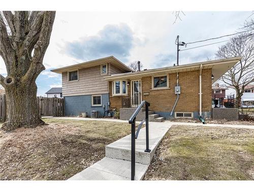 2 Melody Court, Hamilton, ON - Outdoor