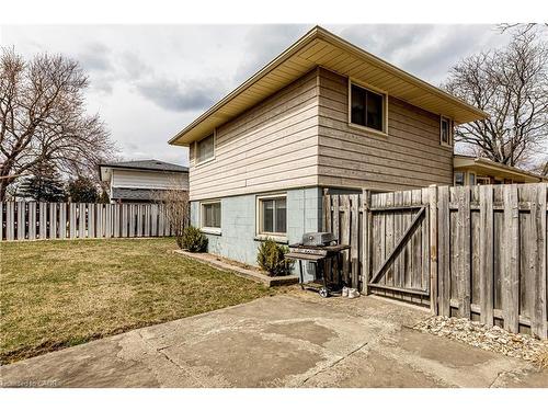 2 Melody Court, Hamilton, ON - Outdoor