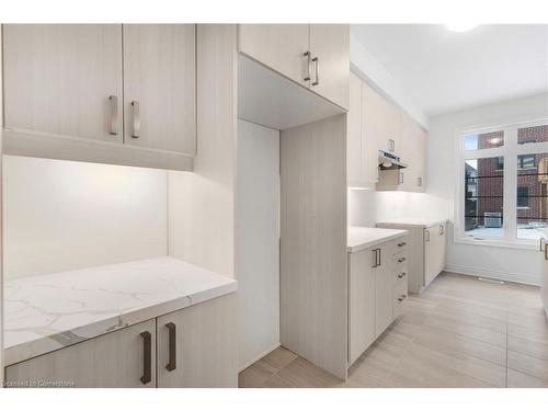 59 Cunningham Drive, Bradford West Gwillimbury, ON - Indoor Photo Showing Kitchen