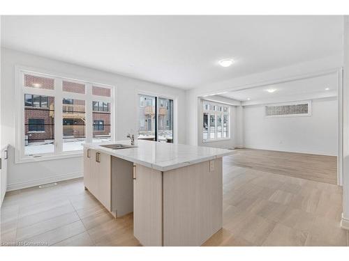 59 Cunningham Drive, Bradford West Gwillimbury, ON - Indoor Photo Showing Kitchen