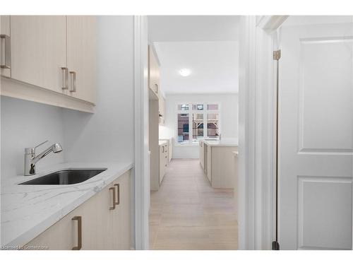 59 Cunningham Drive, Bradford West Gwillimbury, ON - Indoor Photo Showing Kitchen
