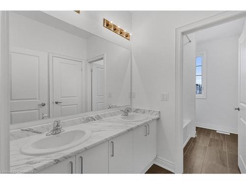 59 Cunningham Drive, Bradford West Gwillimbury, ON - Indoor Photo Showing Bathroom