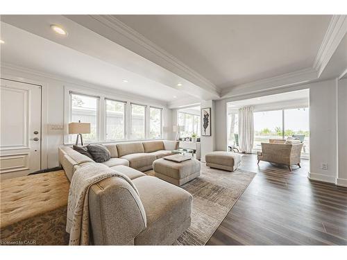 5 Dexter Avenue, Hamilton, ON - Indoor Photo Showing Living Room