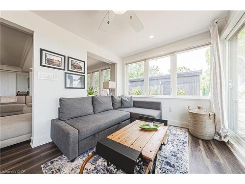 5 Dexter Avenue, Hamilton, ON - Indoor Photo Showing Living Room