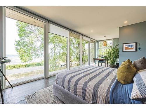 5 Dexter Avenue, Hamilton, ON - Indoor Photo Showing Bedroom