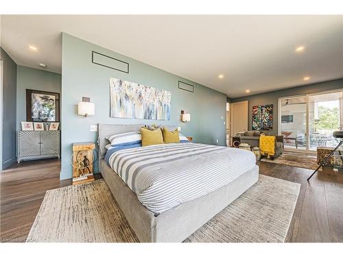 5 Dexter Avenue, Hamilton, ON - Indoor Photo Showing Bedroom