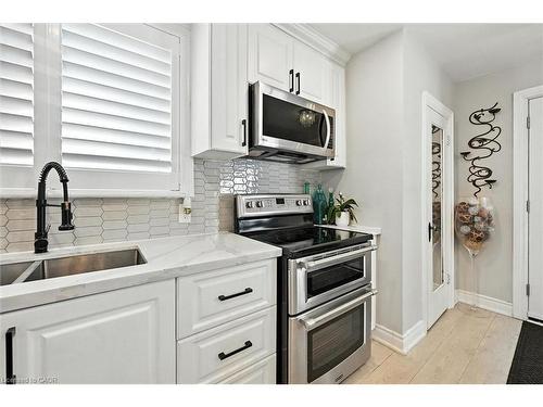 507 Upper James Street, Hamilton, ON - Indoor Photo Showing Kitchen With Upgraded Kitchen