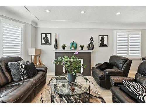 507 Upper James Street, Hamilton, ON - Indoor Photo Showing Living Room