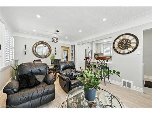507 Upper James Street, Hamilton, ON - Indoor Photo Showing Living Room