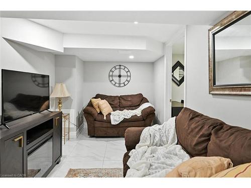 507 Upper James Street, Hamilton, ON - Indoor Photo Showing Living Room