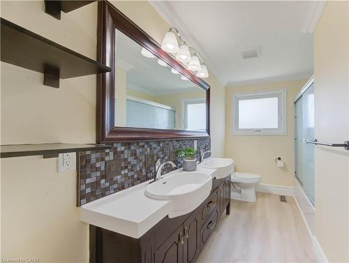 1493 Queens Boulevard, Kitchener, ON - Indoor Photo Showing Bathroom