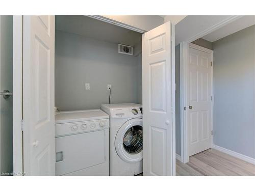 1493 Queens Boulevard, Kitchener, ON - Indoor Photo Showing Laundry Room