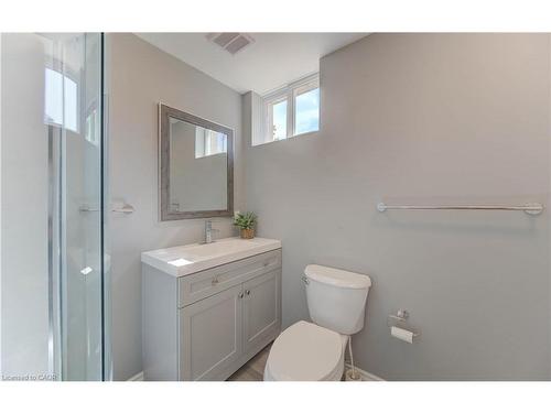 1493 Queens Boulevard, Kitchener, ON - Indoor Photo Showing Bathroom