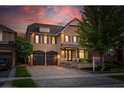 3322 Fox Run Circle  Oakville, ON L6L 6W4
