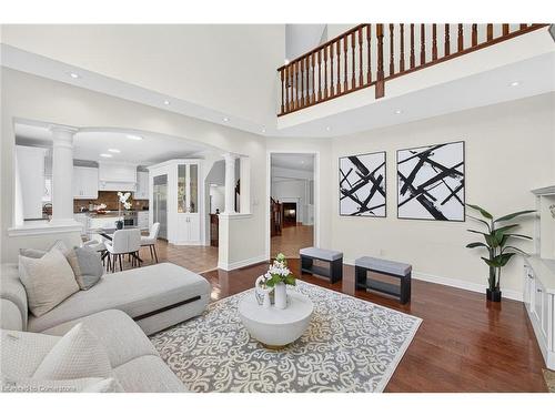 3322 Fox Run Circle, Oakville, ON - Indoor Photo Showing Living Room