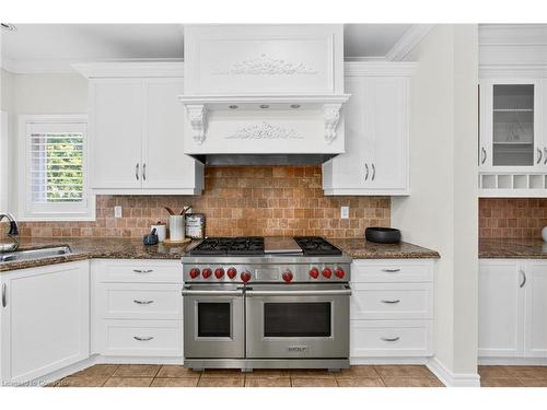 3322 Fox Run Circle, Oakville, ON - Indoor Photo Showing Kitchen With Double Sink With Upgraded Kitchen