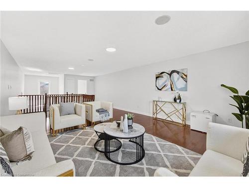 3322 Fox Run Circle, Oakville, ON - Indoor Photo Showing Living Room