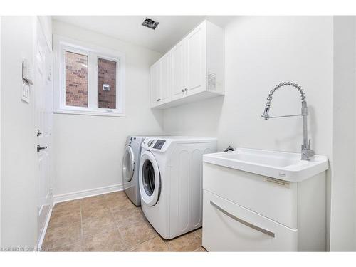 3322 Fox Run Circle, Oakville, ON - Indoor Photo Showing Laundry Room