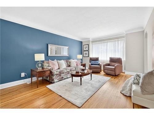 56 West 1St Street, Hamilton, ON - Indoor Photo Showing Living Room