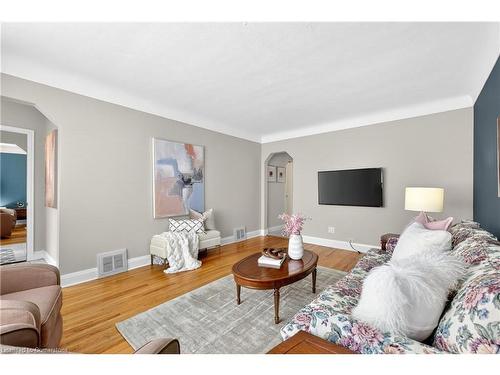 56 West 1St Street, Hamilton, ON - Indoor Photo Showing Living Room