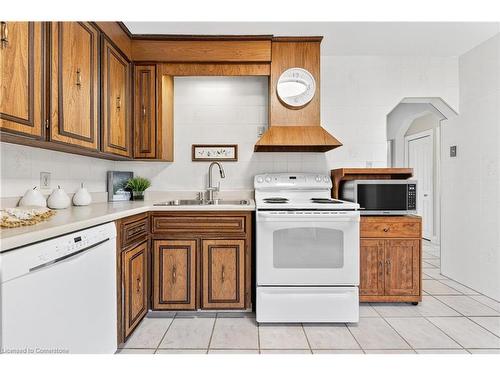56 West 1St Street, Hamilton, ON - Indoor Photo Showing Kitchen With Double Sink