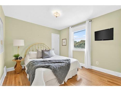 56 West 1St Street, Hamilton, ON - Indoor Photo Showing Bedroom