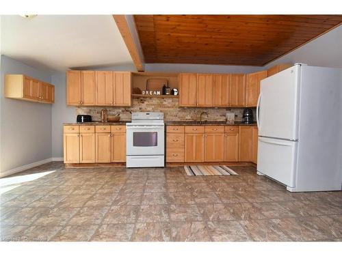 120 Clara Street, Thorold, ON - Indoor Photo Showing Kitchen