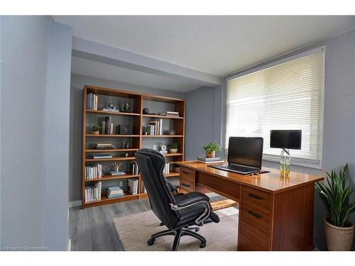 120 Clara Street, Thorold, ON - Indoor Photo Showing Office