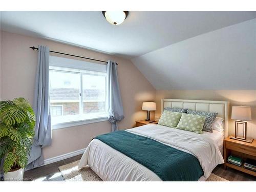 120 Clara Street, Thorold, ON - Indoor Photo Showing Bedroom